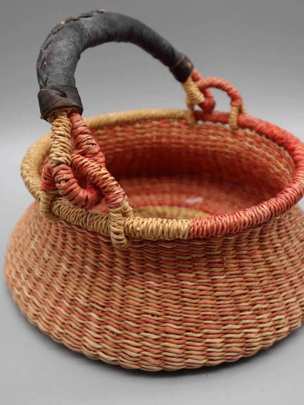 African Bolga Basket w/ Swinging Handle Ghana Elephant Grass & Leather 10 1/2